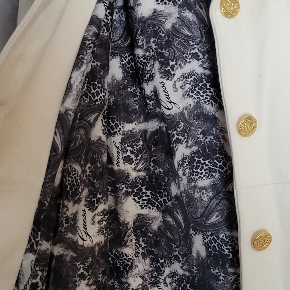 Guess Jacket, creme white with detailing inside, size XXL - Picture 3 of 3